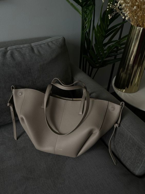 Olivia – Chic Tote Bag with Dual Handles and Detachable Shoulder Strap